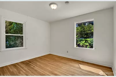 9118 Linden Avenue N, Seattle, WA 98103 - Photo 6