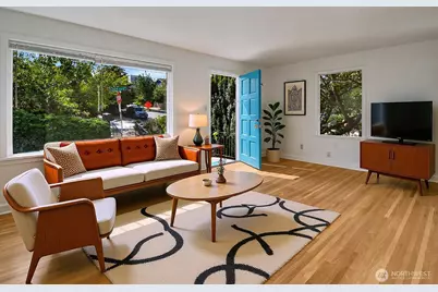 9118 Linden Avenue N, Seattle, WA 98103 - Photo 4