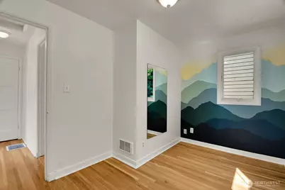 9118 Linden Avenue N, Seattle, WA 98103 - Photo 8