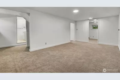 9118 Linden Avenue N, Seattle, WA 98103 - Photo 24