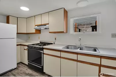 9118 Linden Avenue N, Seattle, WA 98103 - Photo 20