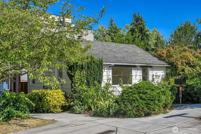 9118 Linden Avenue N, Seattle, WA 98103 - Photo 2