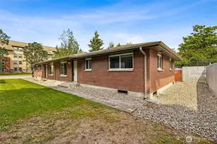 710 127th St S, Tacoma, WA 98444 - Photo 2