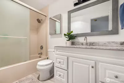 8747 Phinney Avenue N #7, Seattle, WA 98103 - Photo 12