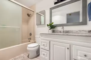 8747 Phinney Ave N, Seattle, WA 98103 - Photo 12