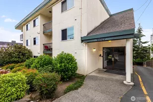 8747 Phinney Ave N, Seattle, WA 98103 - Photo 2