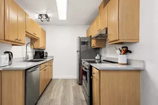 8747 Phinney Ave N, Seattle, WA 98103 - Photo 6