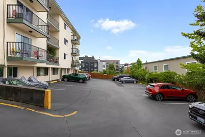 8747 Phinney Avenue N #7, Seattle, WA 98103 - Photo 14