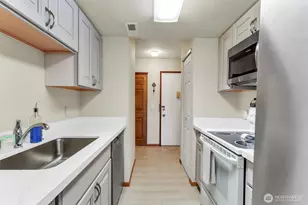 323 75th St SE, Everett, WA 98203 - Photo 8
