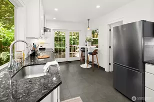 7032 15th Ave NE, Seattle, WA 98115 - Photo 6