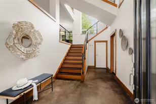 10644 Bartlett Ave NE, Seattle, WA 98125 - Photo 2