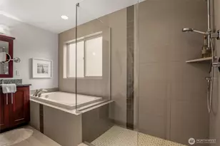 10644 Bartlett Ave NE, Seattle, WA 98125 - Photo 26
