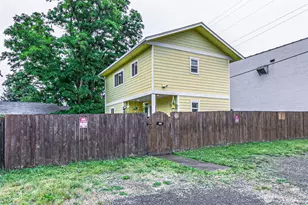 106 2nd St NE, Yelm, WA 98597 - Photo 2