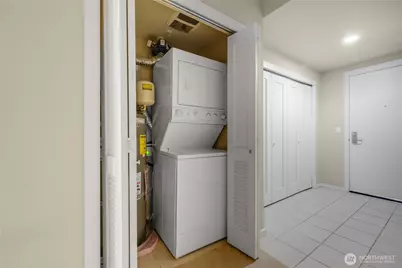81 Clay Street #326, Seattle, WA 98121 - Photo 8