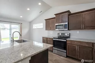 1013 W Maple Dr, Moses Lake, WA 98837 - Photo 10