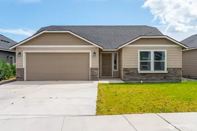 1013 W Maple Drive, Moses Lake, WA 98837 - Photo 1