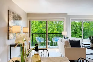 731 Broadway E, Seattle, WA 98102 - Photo 8