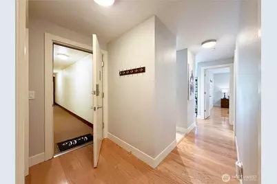 731 Broadway E #301, Seattle, WA 98102 - Photo 32