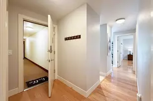 731 Broadway E, Seattle, WA 98102 - Photo 32