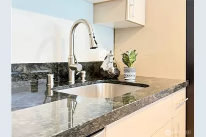 731 Broadway E #301, Seattle, WA 98102 - Photo 14