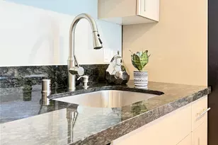 731 Broadway E, Seattle, WA 98102 - Photo 14