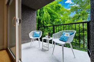 731 Broadway E, Seattle, WA 98102 - Photo 18
