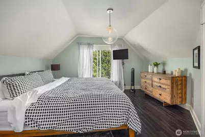 43 W Etruria, Seattle, WA 98119 - Photo 10