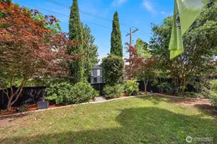 43 W Etruria, Seattle, WA 98119 - Photo 20
