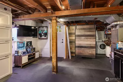 43 W Etruria, Seattle, WA 98119 - Photo 16