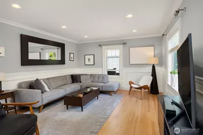 43 W Etruria, Seattle, WA 98119 - Photo 2