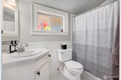 43 W Etruria, Seattle, WA 98119 - Photo 8
