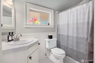 43 W Etruria, Seattle, WA 98119 - Photo 8