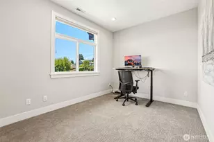 2460 W Lynn St, Seattle, WA 98199 - Photo 26