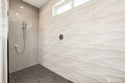 2460 W Lynn Street, Seattle, WA 98199 - Photo 22