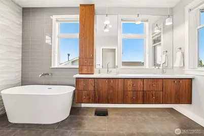 2460 W Lynn Street, Seattle, WA 98199 - Photo 20