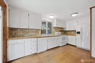 5466 NE 200th Pl, Lake Forest Park, WA 98155 - Photo 16