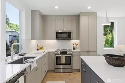 2714 58th Avenue SW, Seattle, WA 98116 - Photo 10
