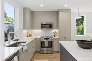 2714 58th Ave SW, Seattle, WA 98116 - Photo 10