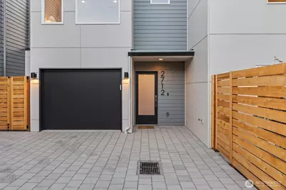 2712 58th Avenue SW, Seattle, WA 98116 - Photo 2