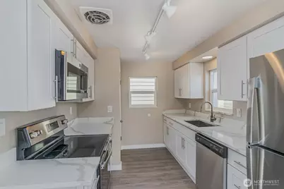 1732 Dexter Avenue N, Seattle, WA 98109 - Photo 6