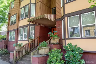 209 N 39th Street #304, Seattle, WA 98103 - Photo 1