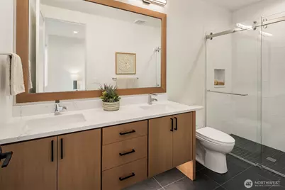 8016 Fairway Drive NE, Seattle, WA 98115 - Photo 24
