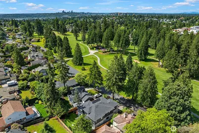 8016 Fairway Drive NE, Seattle, WA 98115 - Photo 32