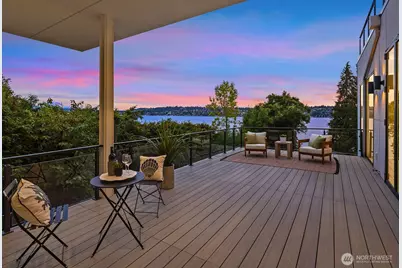 8243 W Mercer Way, Mercer Island, WA 98040 - Photo 14