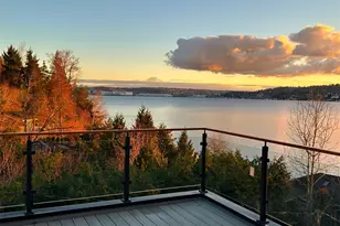 8243 W Mercer Way, Mercer Island, WA 98040 - Photo 2