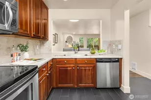 515 Newport Way NW, Issaquah, WA 98027 - Photo 2