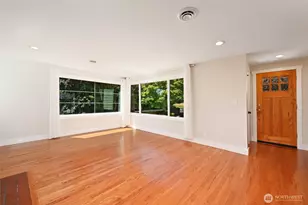 3216 24th Ave W, Seattle, WA 98199 - Photo 2