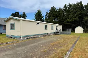 298 5th St NW, Long Beach, WA 98631 - Photo 2