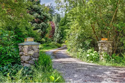 8883 NE Wardwell Road, Bainbridge Island, WA 98110 - Photo 2