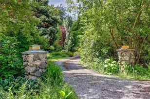 8883 NE Wardwell Rd, Bainbridge Island, WA 98110 - Photo 2